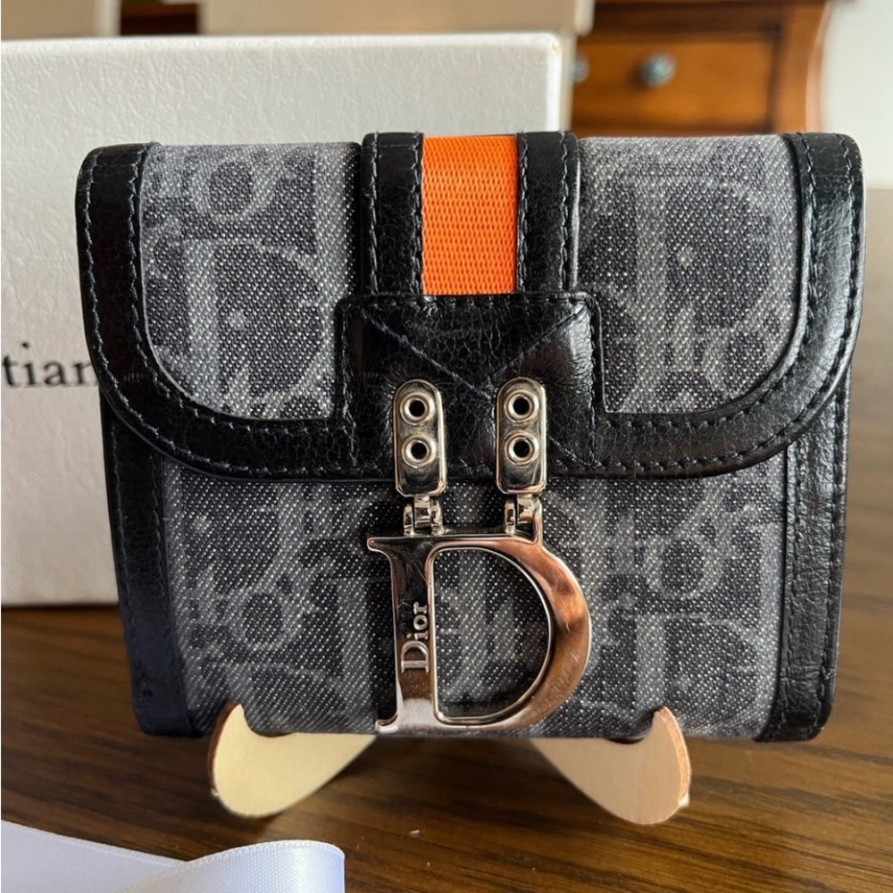 DIOR RARE DENIM OBLIQUE
FLIGHT WALLET